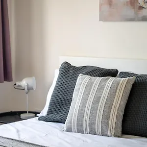 Holiday home Wykebeck Mount By Our Short Stunning New Build With Plenty Of Free Parking And Fast Wifi, Leeds (West Yorkshire)