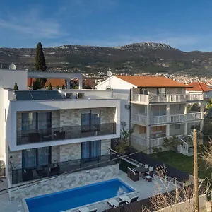 Nicolina , Kastela Croatia