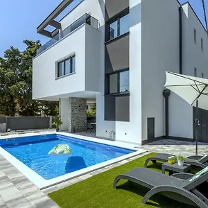 Ema With Private Heated Pool , Kastela Croatia